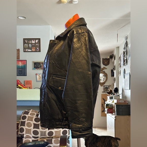 Large leather jacket by flightpath excellent condition - Picture 2 of 3